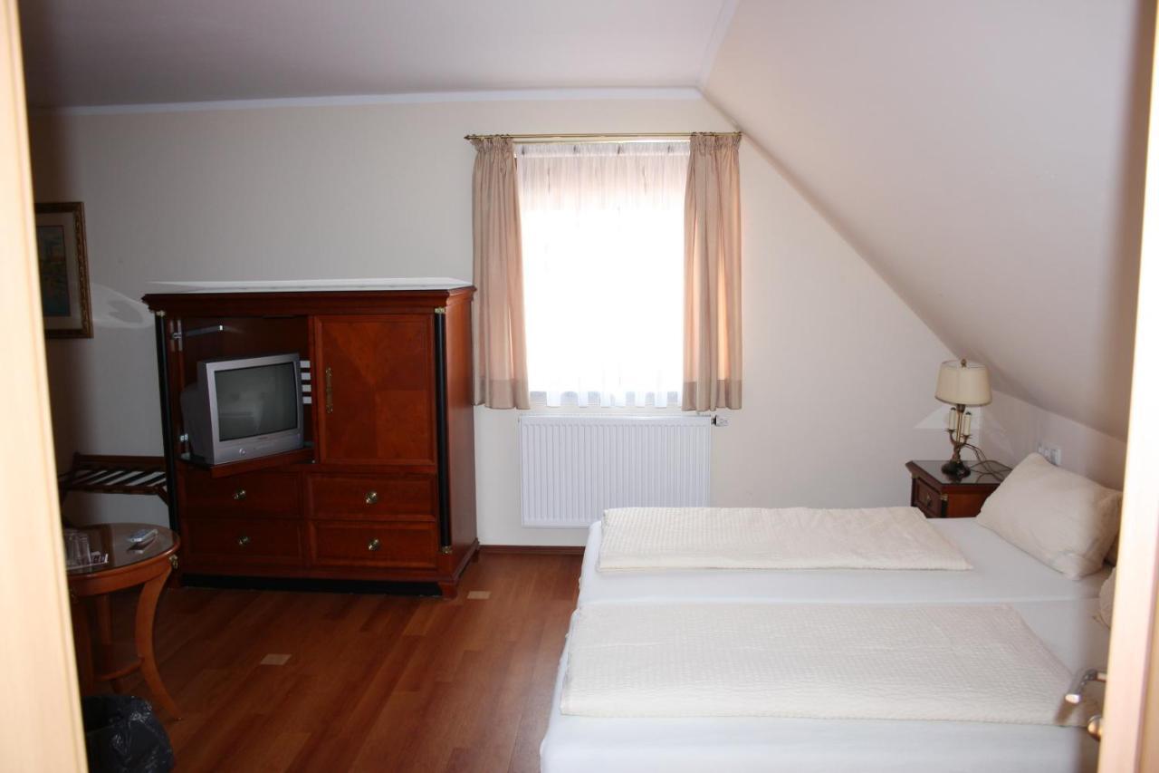 Landgasthof Haagen Schwabhausen bei Dachau Quarto foto